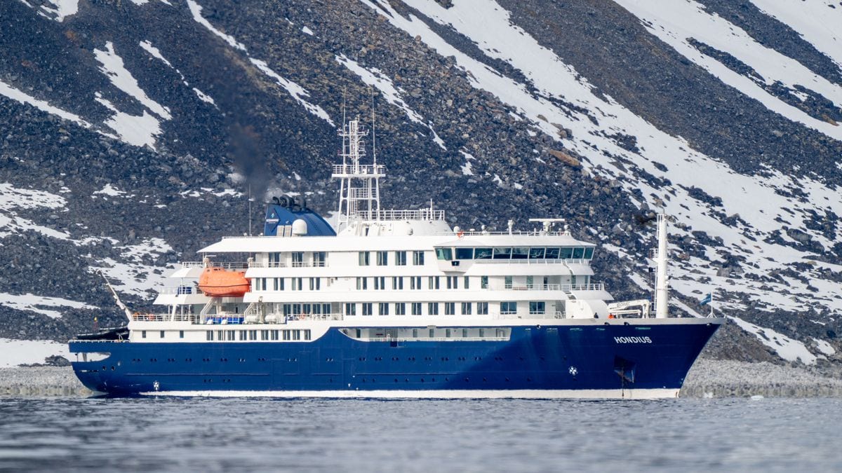 The MV Hondius photographed in Magdalenefjord, Svalbard, June 2025.